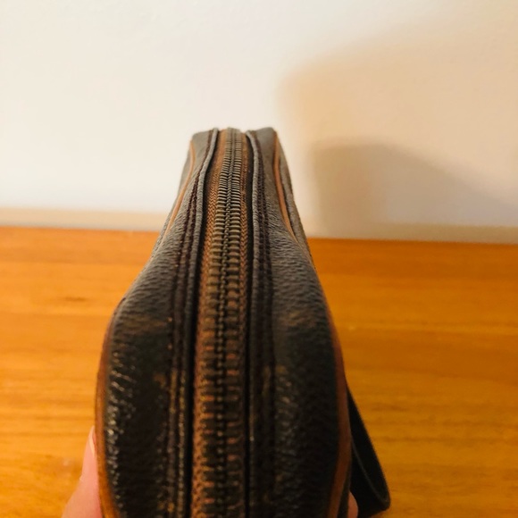 SOLD!!! Authentic Louis Vuitton Clutch in Monogram - Picture 5 of 16